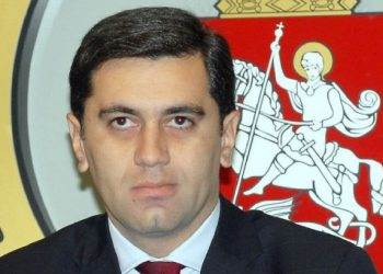 В бывшего министра обороны Грузии стреляли в ходе предвыборной встречи