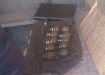 В Днепропетровской области на блокпосту полиция нашла у двух пассажирок авто 10 гранат