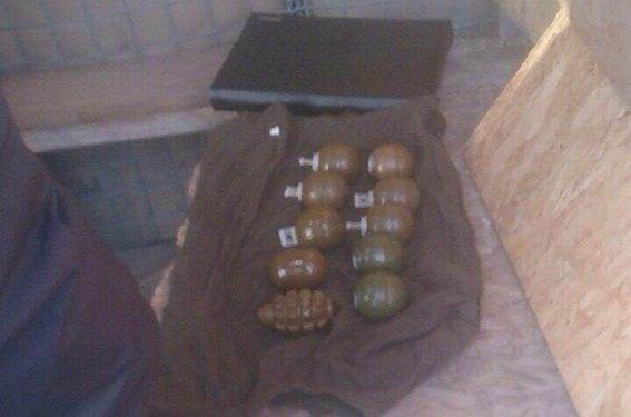 В Днепропетровской области на блокпосту полиция нашла у двух пассажирок авто 10 гранат