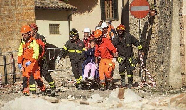 Землетрясение в Италии: 25 тысяч человек ночевали в палатках и автомобилях