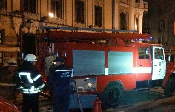 В ночном пожаре в Киеве сгорел охранник