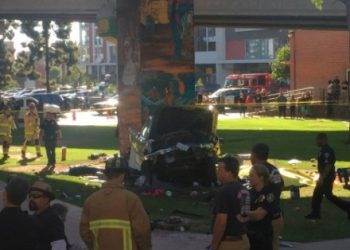 Смертельная авария в США: авто упало с моста на людей