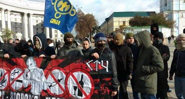 СМИ: «Конопляный марш» в Киеве закончился столкновениями с националистами