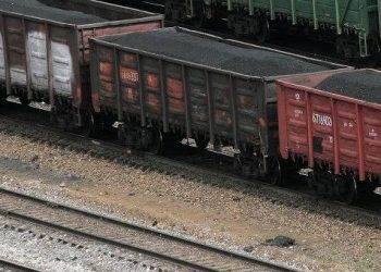 Мужчина бросился под грузовой поезд