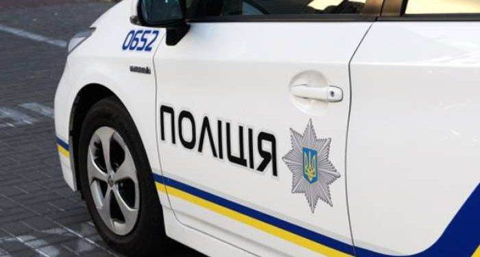 Во Львовской области оперативники задержала патрульного на взятке