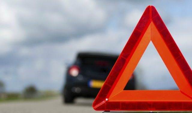 Во Львовской области с моста слетела легковушка