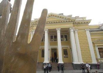 В Москве мужчина с канистрой бензина атаковал синагогу