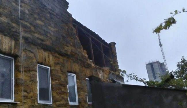 Под завалами обрушившегося дома в Одессе погиб молодой человек