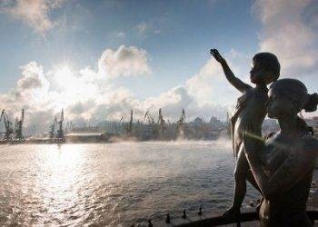 В Одессе женщину смыло в море во время прогулки