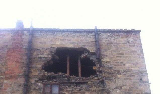 Ливень в Одессе: обвалилась стена жилого дома