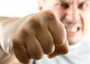 Охранники АТБ избили посетителя, появилось видео