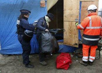 Глава Франции: лагерь нелегальных мигрантов в Париже будет демонтирован