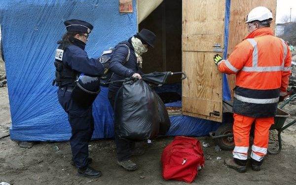 Глава Франции: лагерь нелегальных мигрантов в Париже будет демонтирован