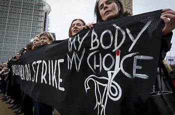 В Польше снова бастуют против запрета абортов