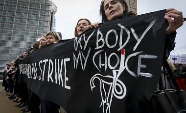 В Польше снова бастуют против запрета абортов