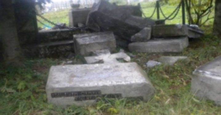 Поляки извинились за осквернение могилы солдат УПА