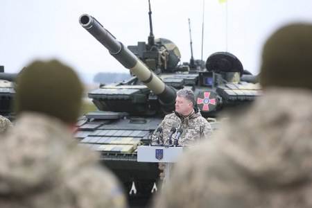 Порошенко передал ВС Украины более 150 единиц техники