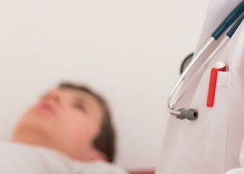 Приморье уволили медика, отправившего пациентку за помощью в церковь