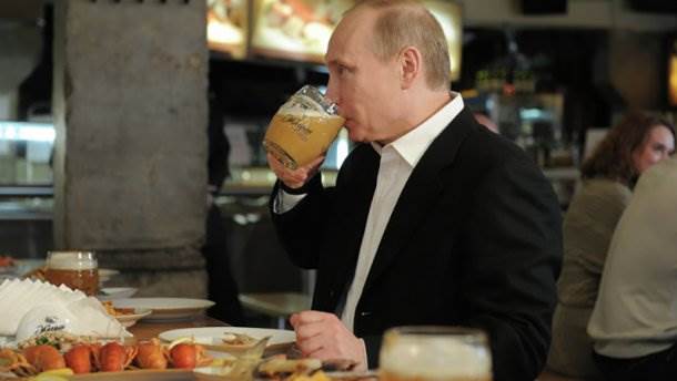 Глава России прилетел к Меркель со своим пивом