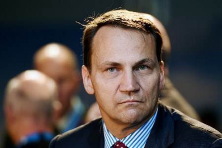 Сикорский: Путин может захотеть обменять Сирию на Украину