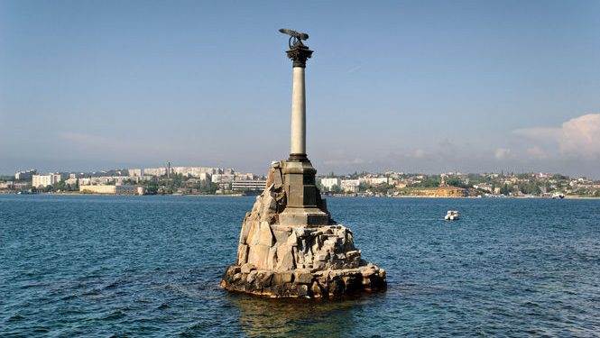 На российских рублях изобразят город-герой Севастополь