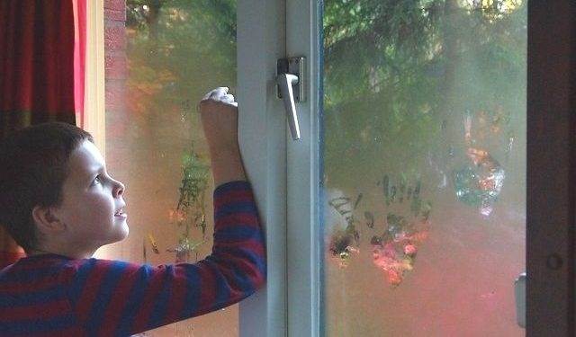 В Петербурге семья отказалась отдавать медикам выпавшего из окна сына