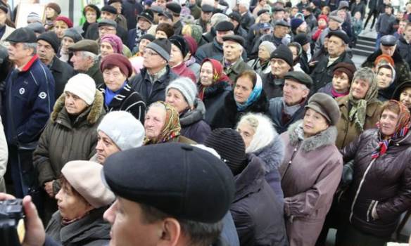 В Виннице несколько сотен людей пикетировали городской совет