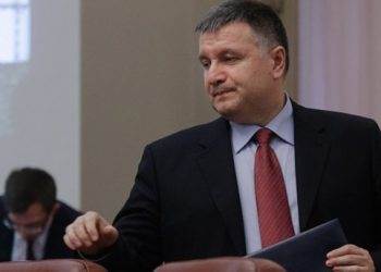 Аваков возмущен предложениями Олланда относительно войны на Донбассе