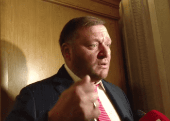 Михаил Добкин прокомментировал скандальное видео со своим братом