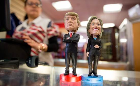 В штабе Хиллари Клинтон считают, что ФБР "играет" на стороне Дональда Трампа