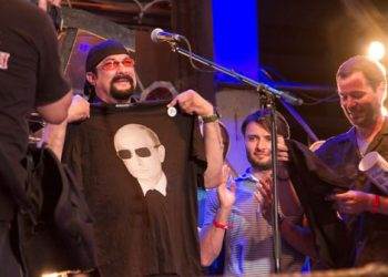 В Кремле рассказали, как Стивен Сигал добивался получения российского гражданства