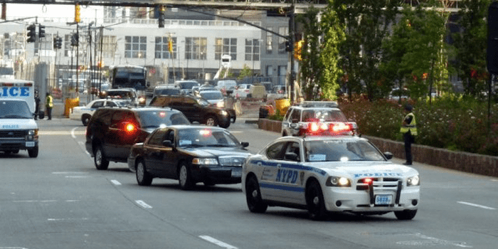 В США в масштабную аварию попал автомобиль из кортежа Байдена