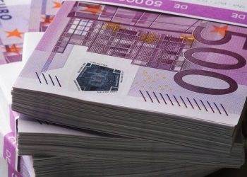 В Болгарии со дна озера достали фальшивые евро