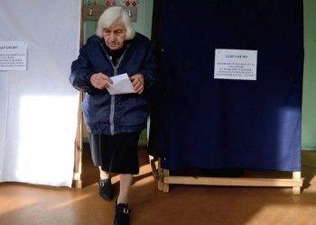 На выборах в Болгарии лидирует социалист Радев