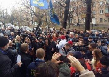 В Черкассах активисты штурмом захватили помещение областной полиции