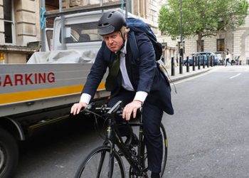 Главе МИД Британии запретили ездить на работу на велосипеде, - СМИ