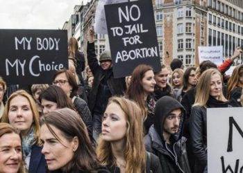 В Польше женщинам предложили денежную компенсацию за изнасилование