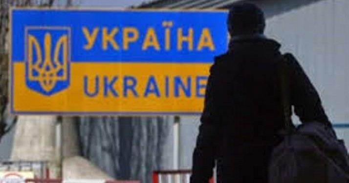 Граждан Украины массово снимают с рейсов Евросоюза