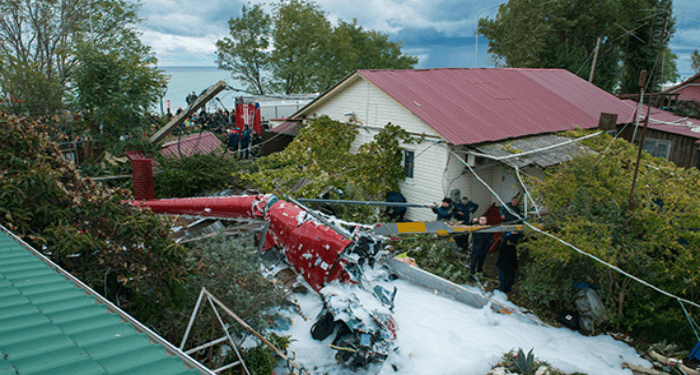 В Сочи вертолет рухнул на крышу дома