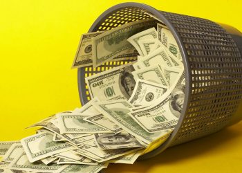 Мужчина выкинул 1.5 млн. долларов лотереи