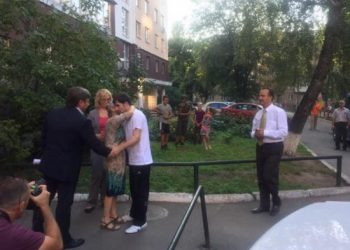 Политзаключенного Костенко встретили в Киеве