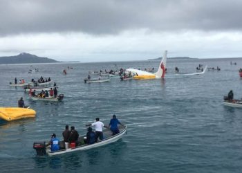 Літак з 47 людьми на борту впав у океан